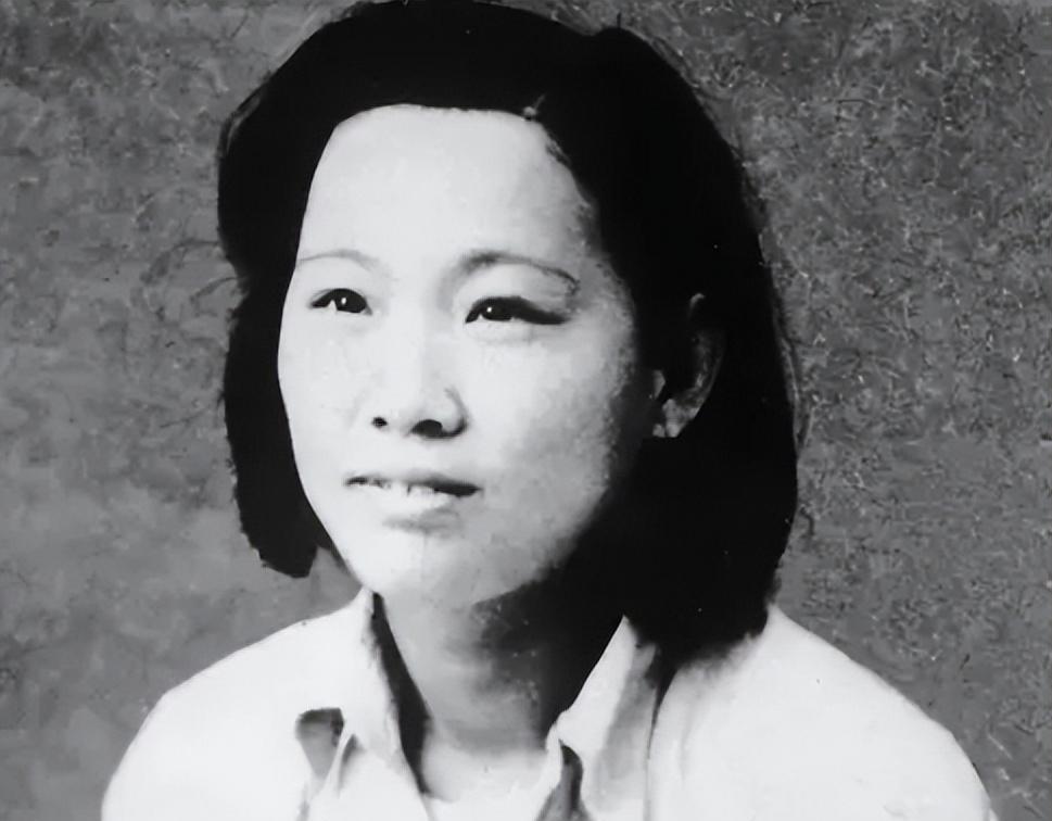 1950年，连长刘玉明结束了军旅生涯，正准备转业离开部队。途经汽车站时，他看见一