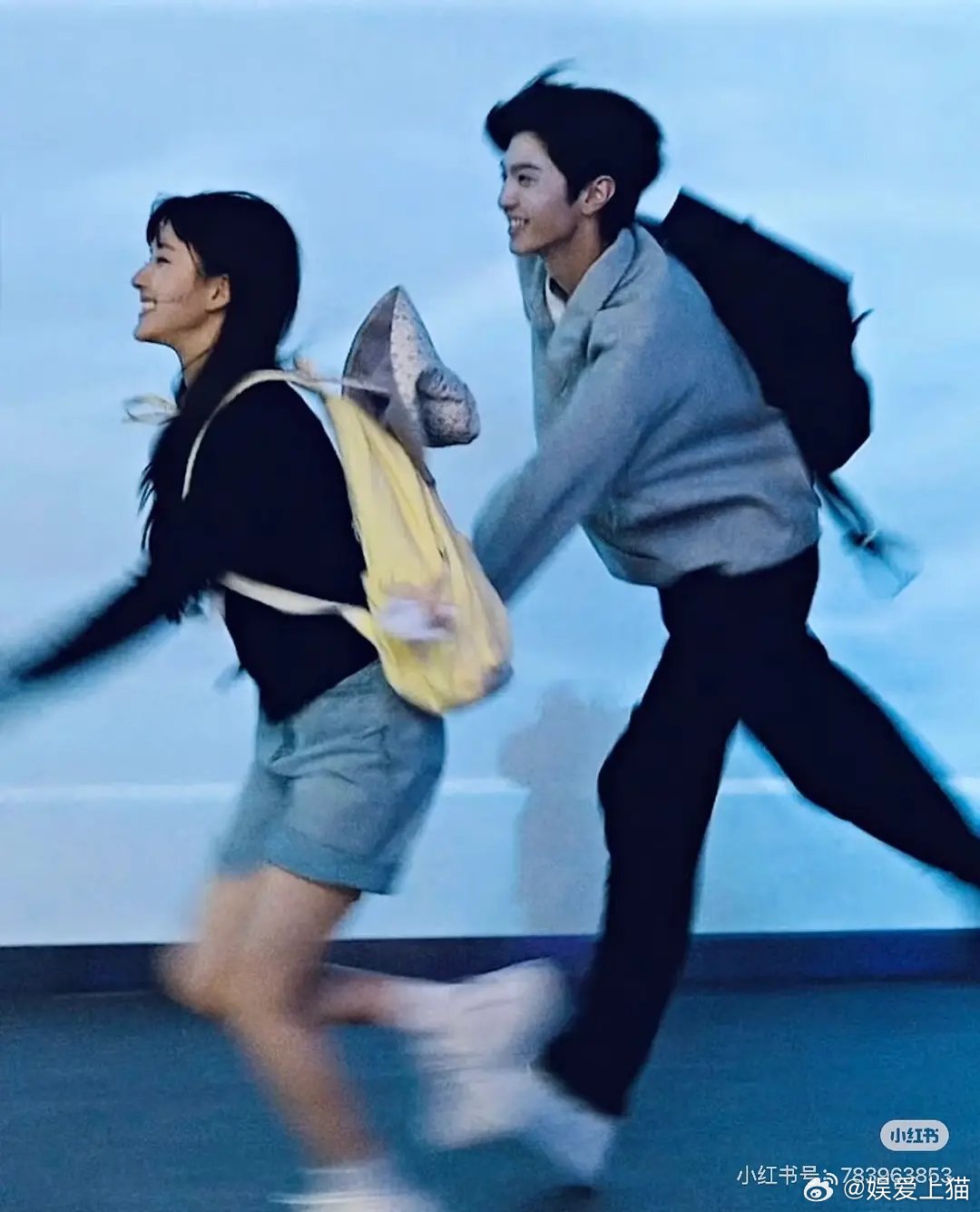 两部现偶跑步图谁更有氛围感？