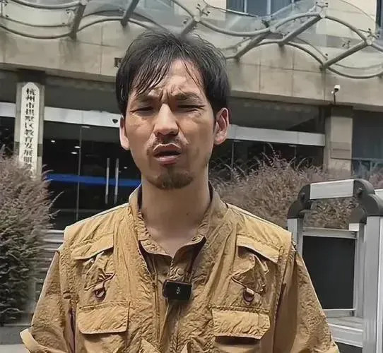网红铁头退庭时辱骂法庭打假网红"铁头"一审获刑8年，退庭时竟当场辱骂法庭，从"民