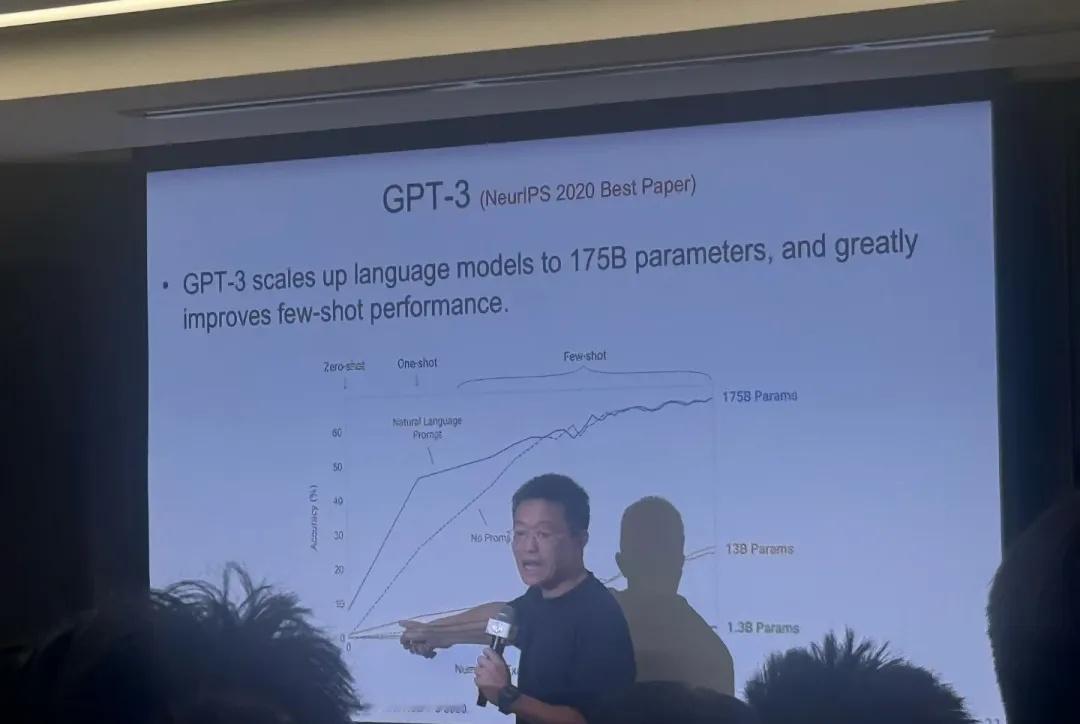 智谱AI创始人清华开课，作业是手搓一个AI人工智能howto用AI抢救一切