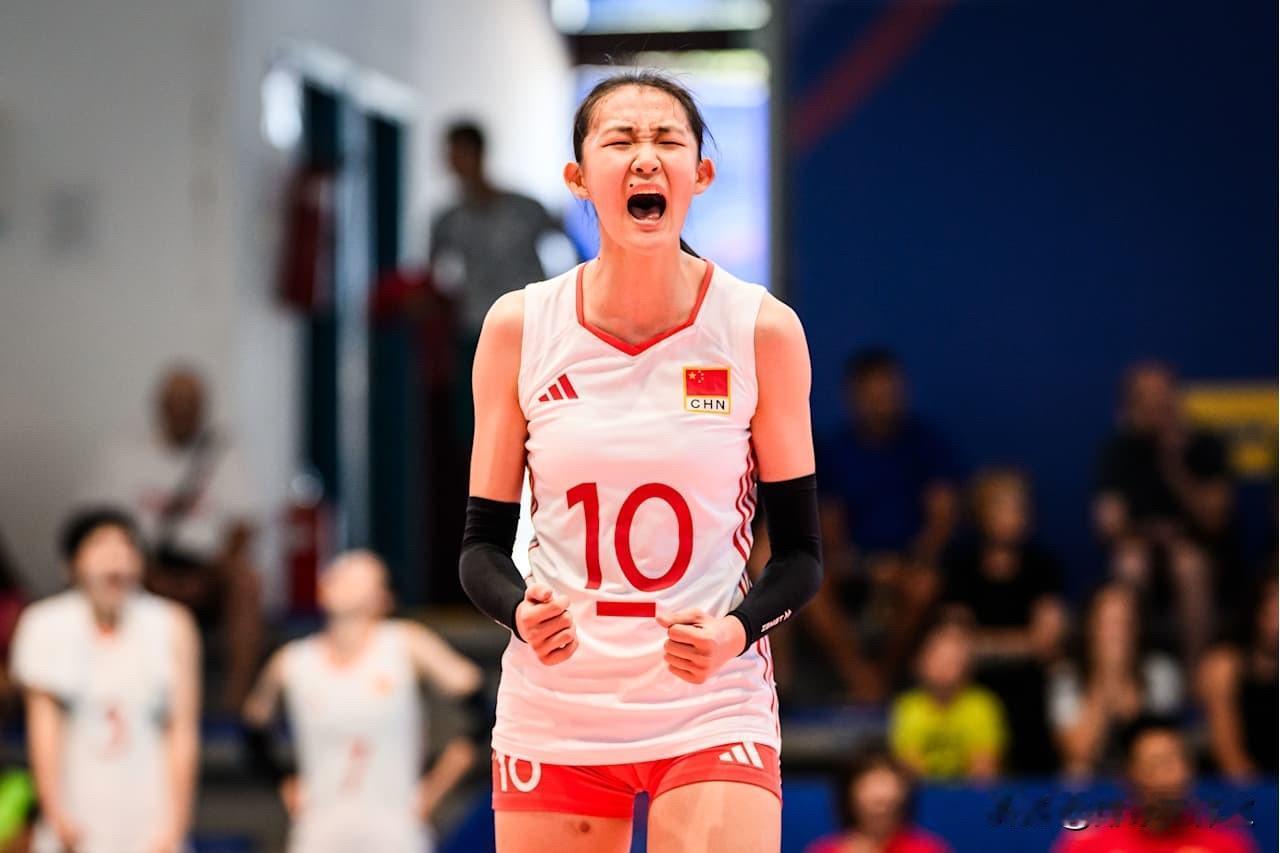 江苏女排02一批的天赋还是要高于山东女排的！吴梦洁点高独一档，周页彤、唐欣也