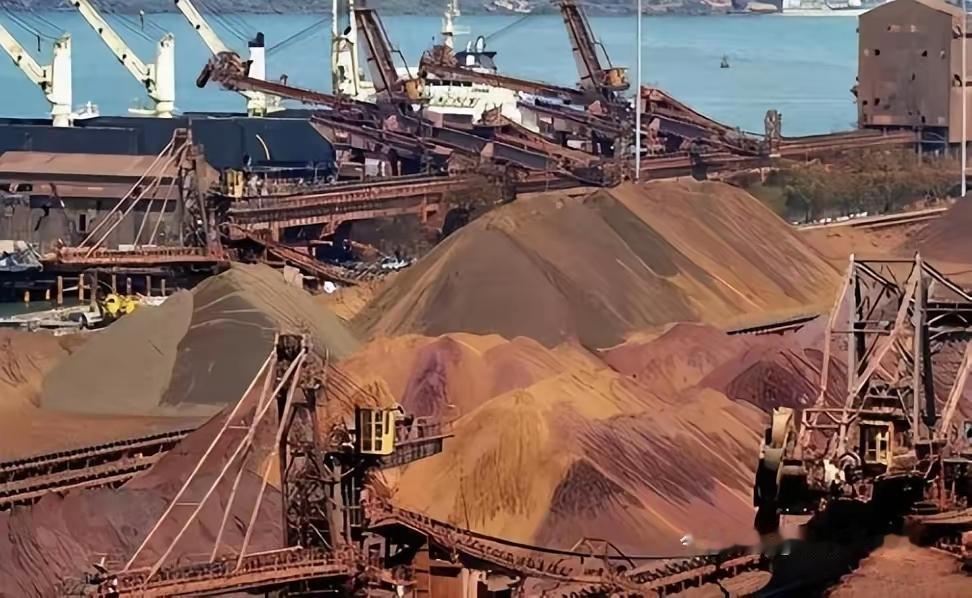 蒙古奥尤陶勒盖超级大铜矿这座储量3110万吨的全球第六大铜矿，离中国边境才80公