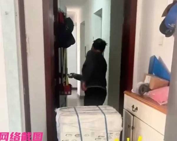 北京有女子生病在家休养，但在老家内蒙的父母得知女子的近况后，给她寄来了几个大的快