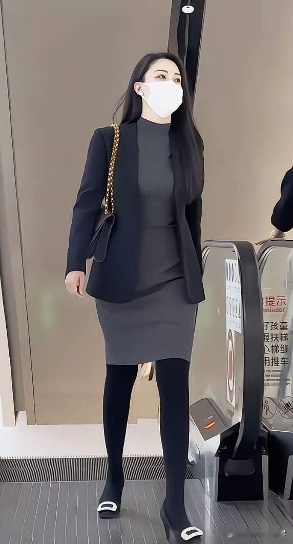 最近总是能刷到这位山东枣庄李主任，有谁能告诉我她到底是干什么的，为什么能这么火呢