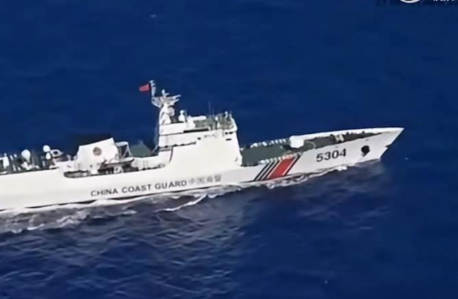 以牙还牙！菲军舰强闯黄岩岛第2天，中国海警冲向菲律宾海岸线。6月20号当天，