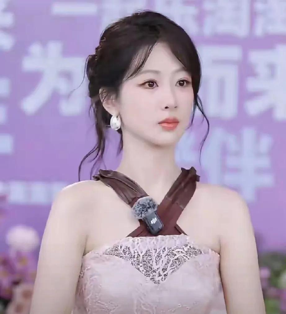 不到4天，官媒3次点名杨紫，这位90后女演员彻底火出圈！想当年，宋丹丹一句“你不