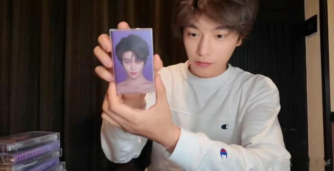 丁禹兮、李兰迪被网友发现穿了同款，月都花落主演就是他两了吧