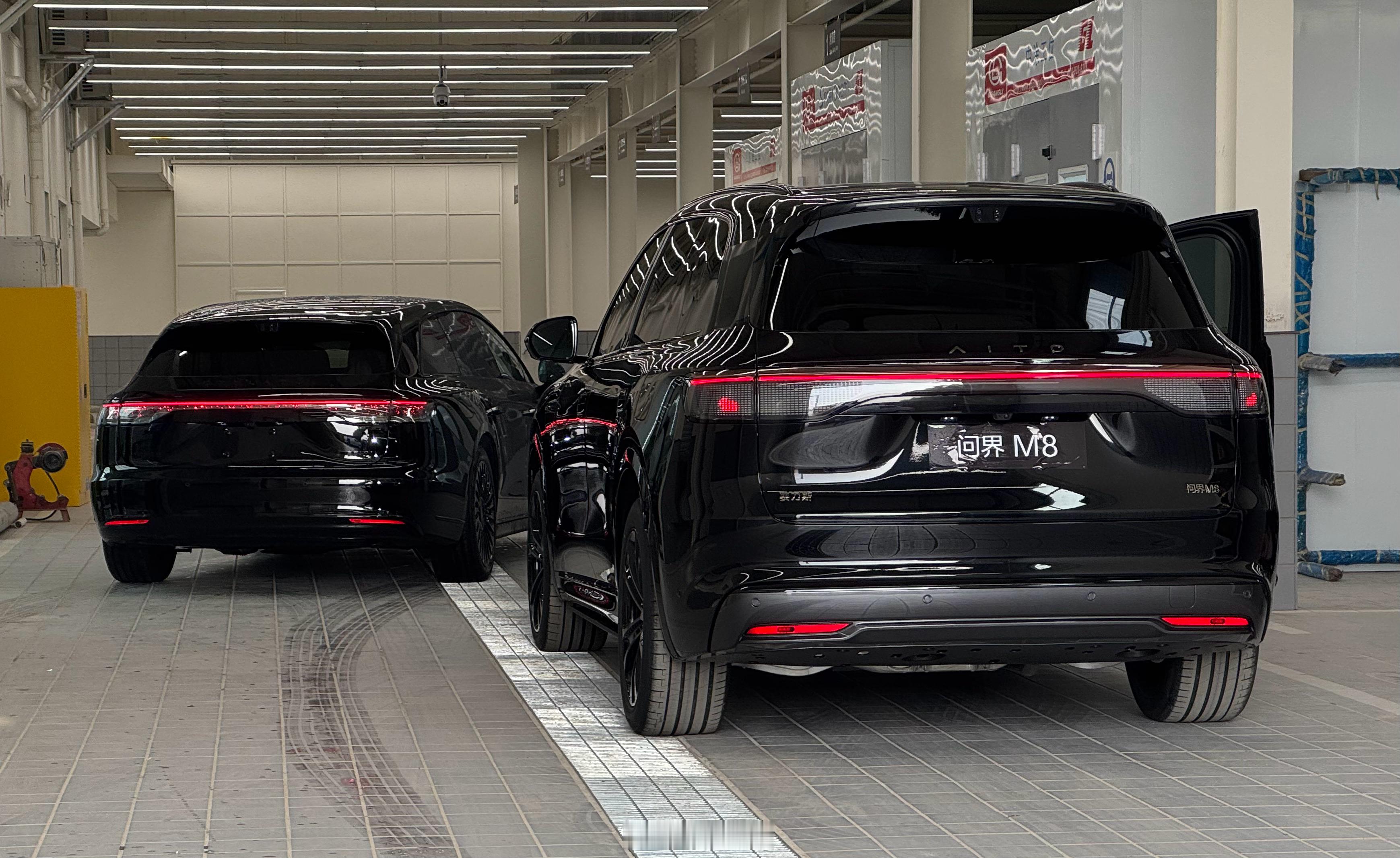 黑武士就是帅，虽然我觉得享界S9T黑武士超级帅，但问界M8黑武士也很帅[墨镜]​