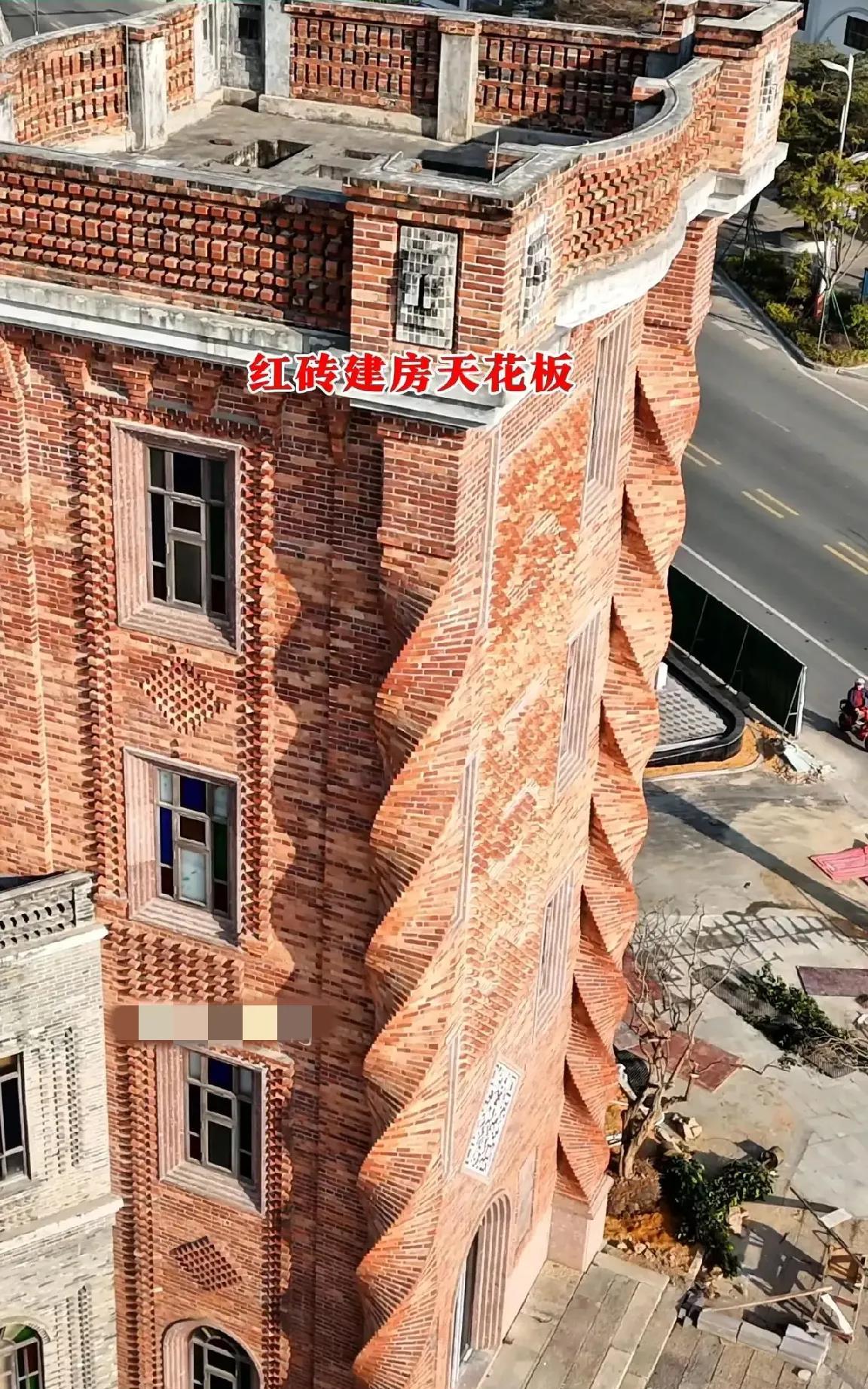 这砌砖技术要是普及了，瓷砖厂老板怕是都要哭了……