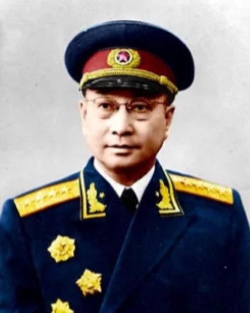 1945年，美军为讥讽陈赓，故意指着桌上的牛排、面包问道：“陈将军，我们美国人的