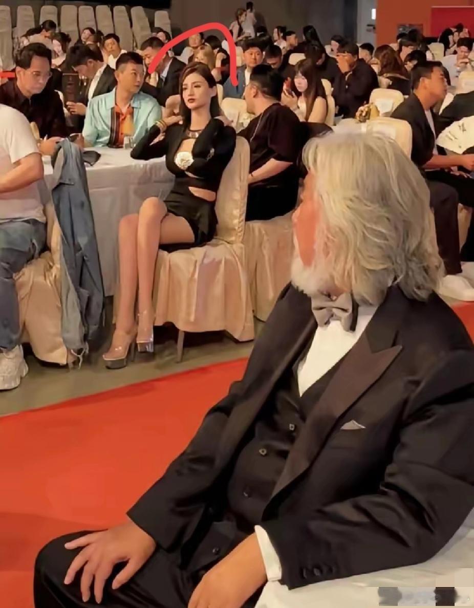 她长这么漂亮，身材又这么好，演了那么多电影，为啥就是火不起来呢？