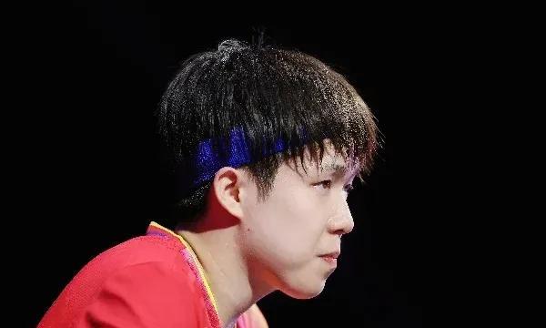 不是吧？还有球迷认为王楚钦打不过张本智和？也就是上个巡回赛王楚钦参加比赛太多太累