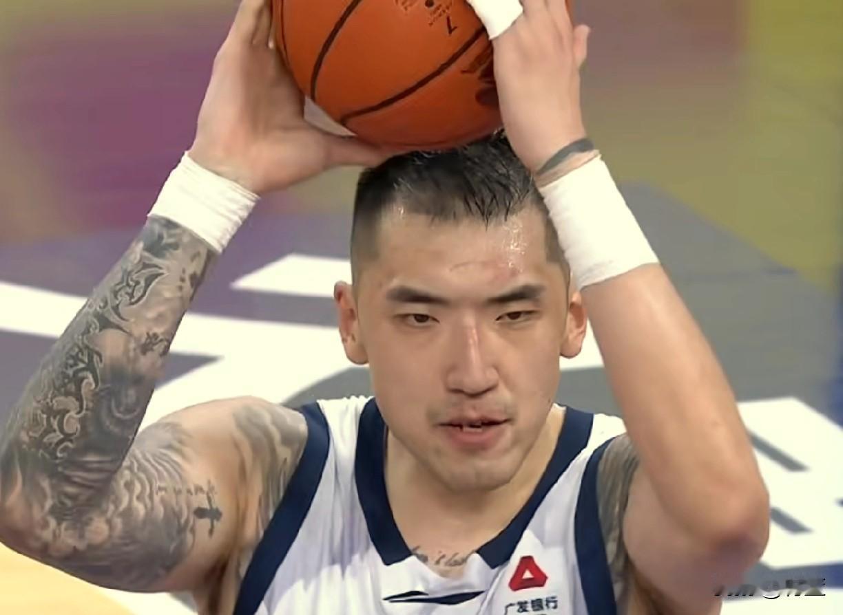 山东队兵败北京北控，四连败球队陷入低谷。CBA第二阶段开始阶段，山东高速队