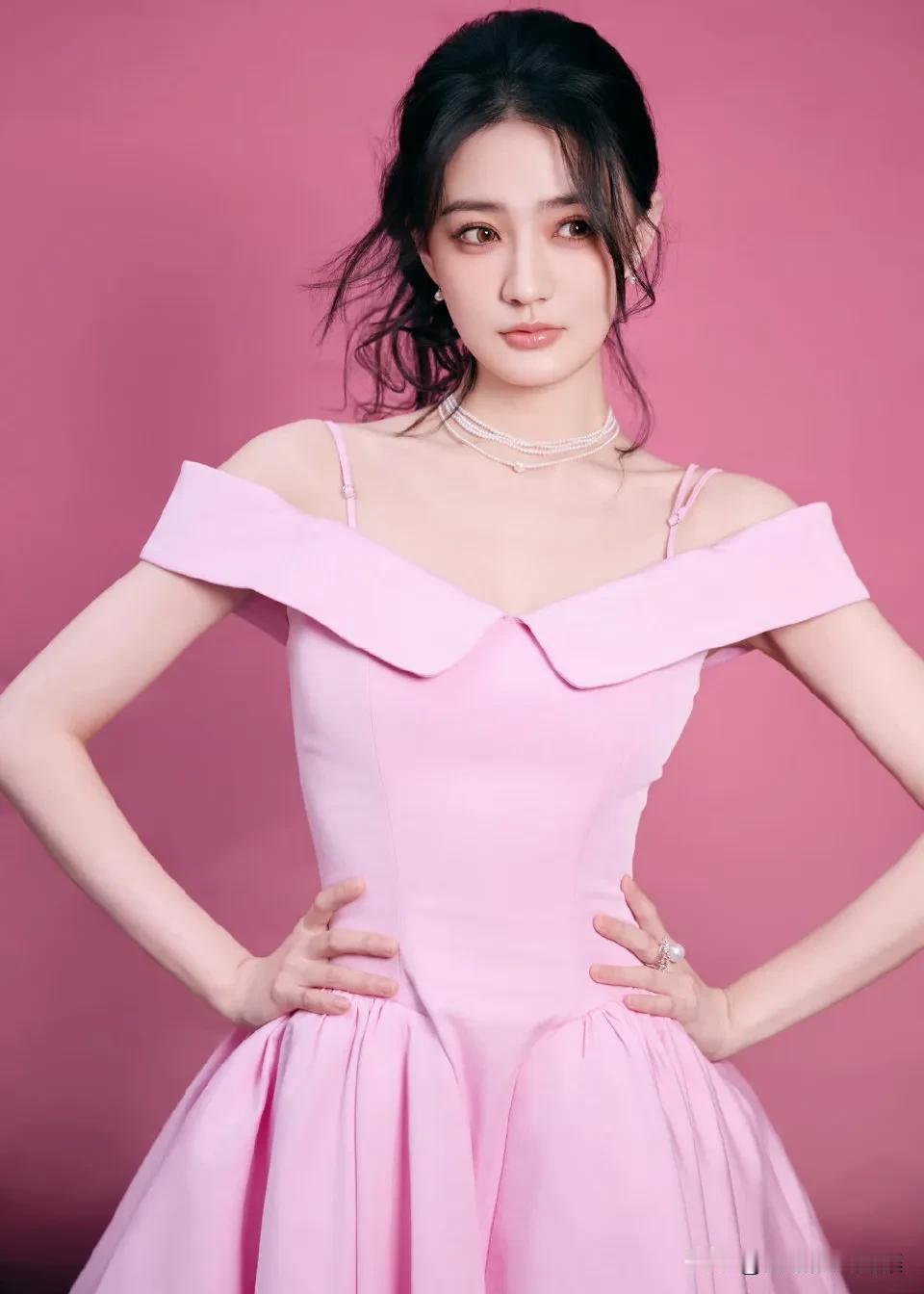 徐璐粉色连衣裙​​​