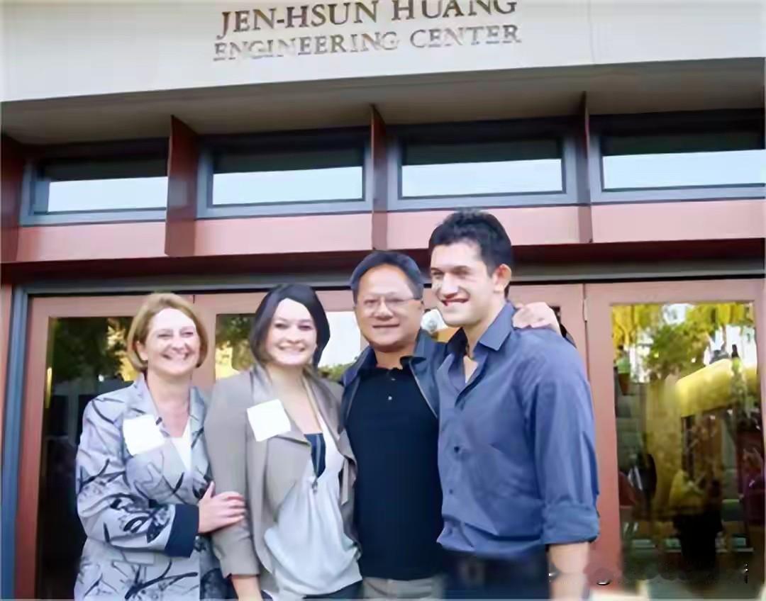 黄仁勋的儿子现在也走向了前台，逐渐接管了英伟达公司部分业务。黄仁勋和妻子37