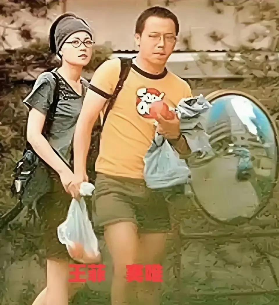 王菲与三段情感中伴侣相处的姿态差异：从娇羞小女人到气场全开大女王-与窦唯同行