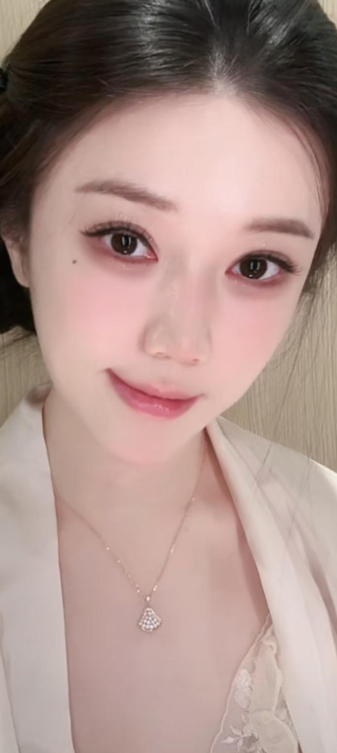 这姑娘笑起来真温柔啊！