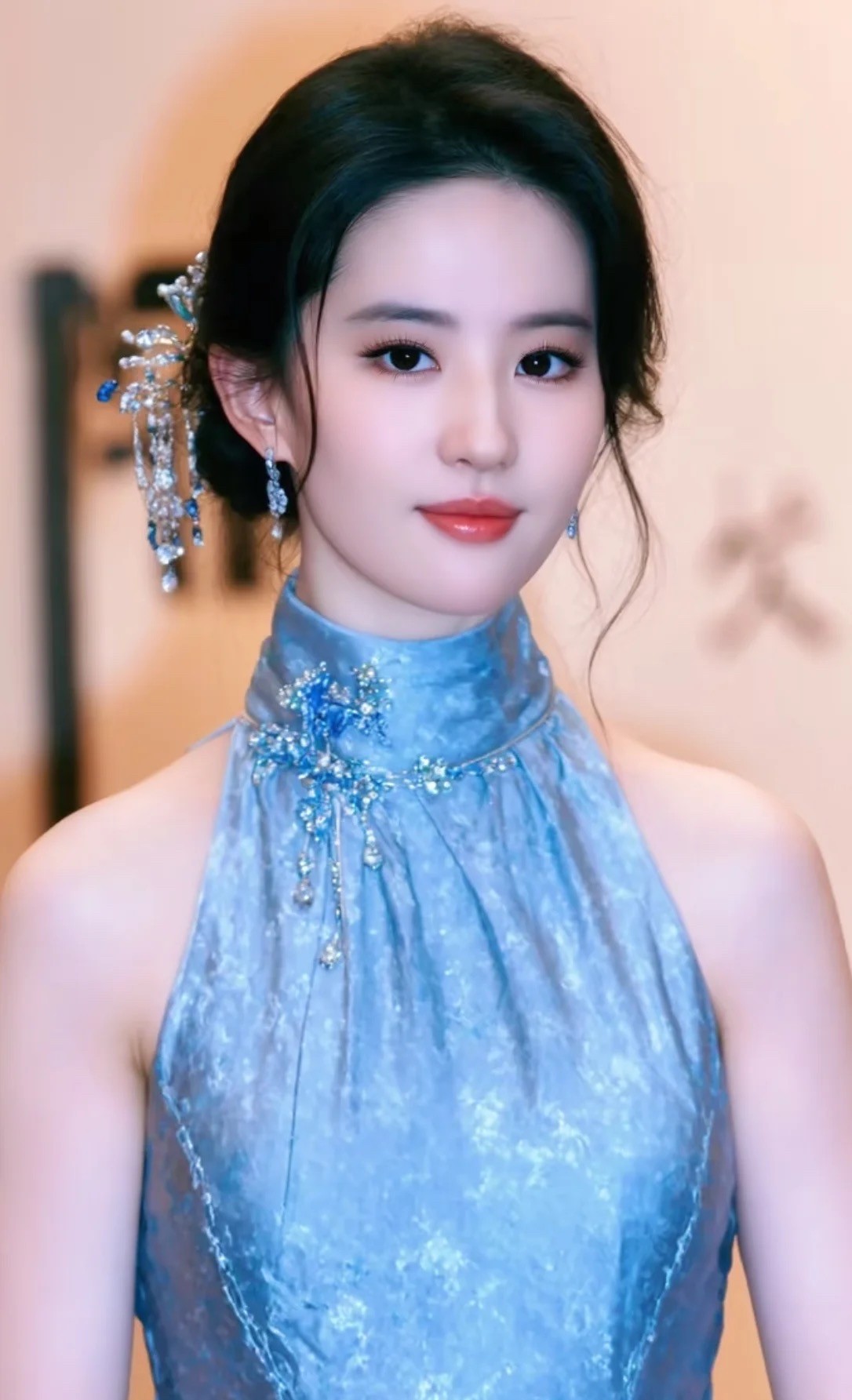 旗袍女神刘亦菲写真照，天姿绝色，一眼倾城。
