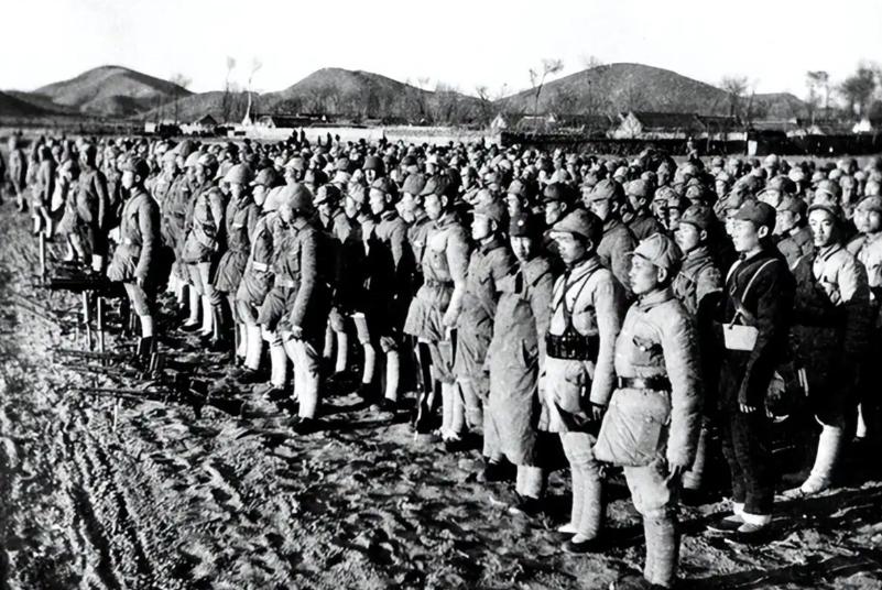 1940年，两封绝密电报同一天送到延安，115师的命运险些就此改变！这两封电报