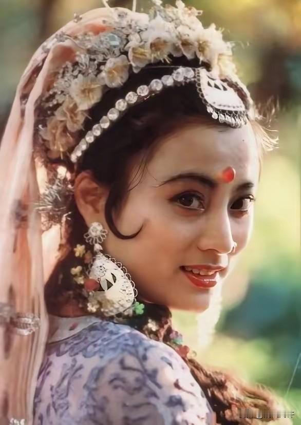 1997年，李玲玉嫁给犹太富商杰瑞，新婚夜，李玲玉开玩笑说：“你不怕我嫁给你，是