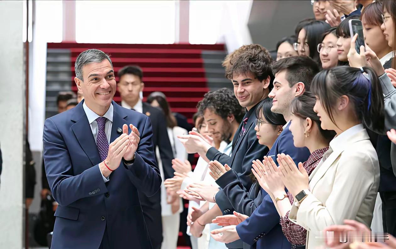 鸦片战争没有西班牙，火烧圆明园没有西班牙，八国联军西班牙没参加，一战西班牙没参加