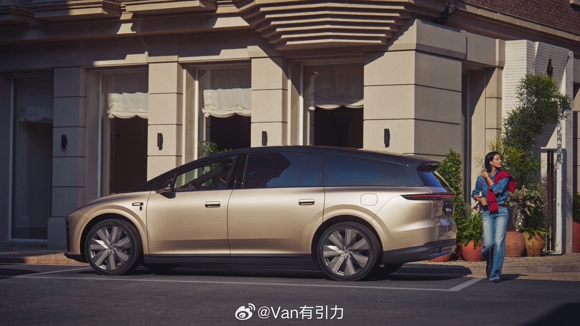 理想i9Home的后悬可真够长的，16号正式发布。灵魂拷问来了：你觉得这家伙