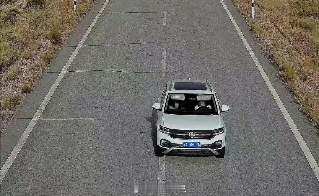 北京女大学生青海自驾游车祸省流版，三个女大学生自驾游，轮流开车，出了车祸，死了两