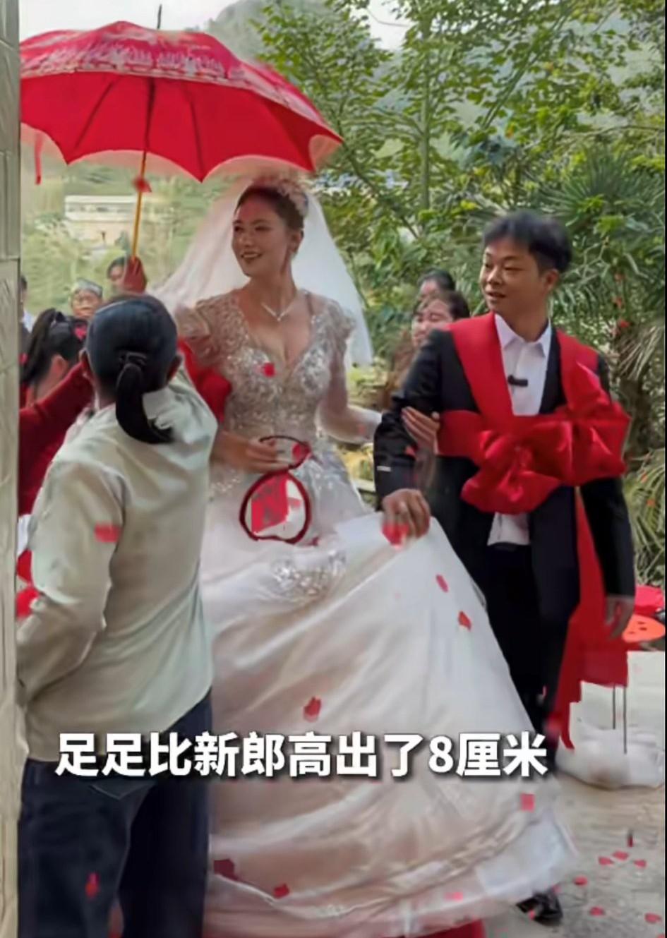 近日，一贵州小伙零彩礼娶了个1.8米的俄罗斯新娘，不少人表示羡慕，还纷纷打听怎样