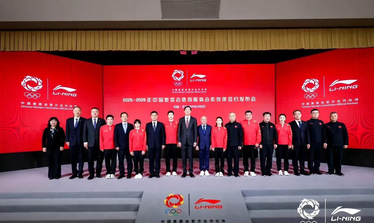 陈芋汐通过不懈努力，自律刻苦好学，终于超越了全红婵站在了李总身边C位，全红婵站边