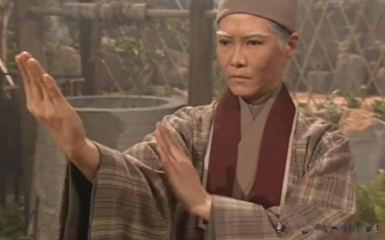 方世玉死的窝囊极了，什么狗屁的少年英雄？逞强斗狠，然后让人一脚踢爆肛门而死，所有