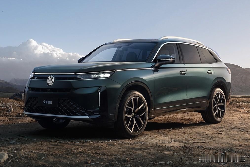 最近我看了下，合资品牌的燃油车现在进化的也很强。就拿新款揽巡来说，内饰配备了15