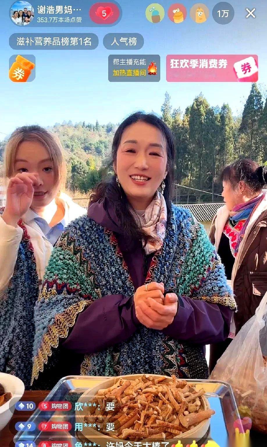 刷到许建华的直播，我愣了好几秒。这还是那个前段时间，在镜头前强颜欢笑、眼神里都