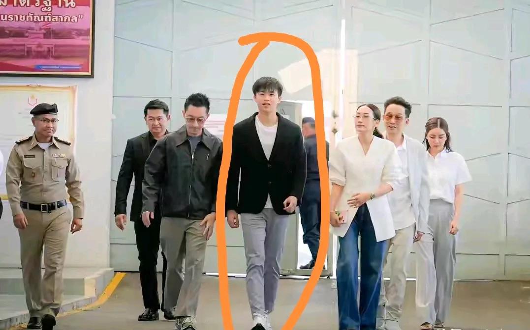 其实，他信家族里还有一个可堪大任的后起之秀——英拉之子，苏帕塞。上次探望他信的