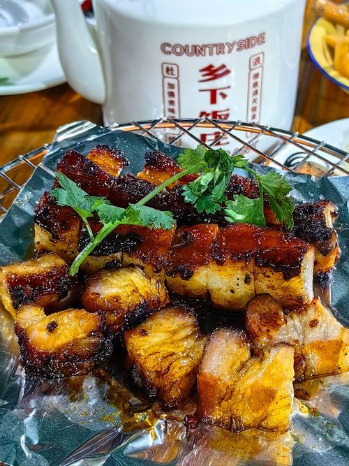 寻味广州，地道的家常广府菜，真的好好吃！广州乡下饭店美食推荐：1、黄泥灶果
