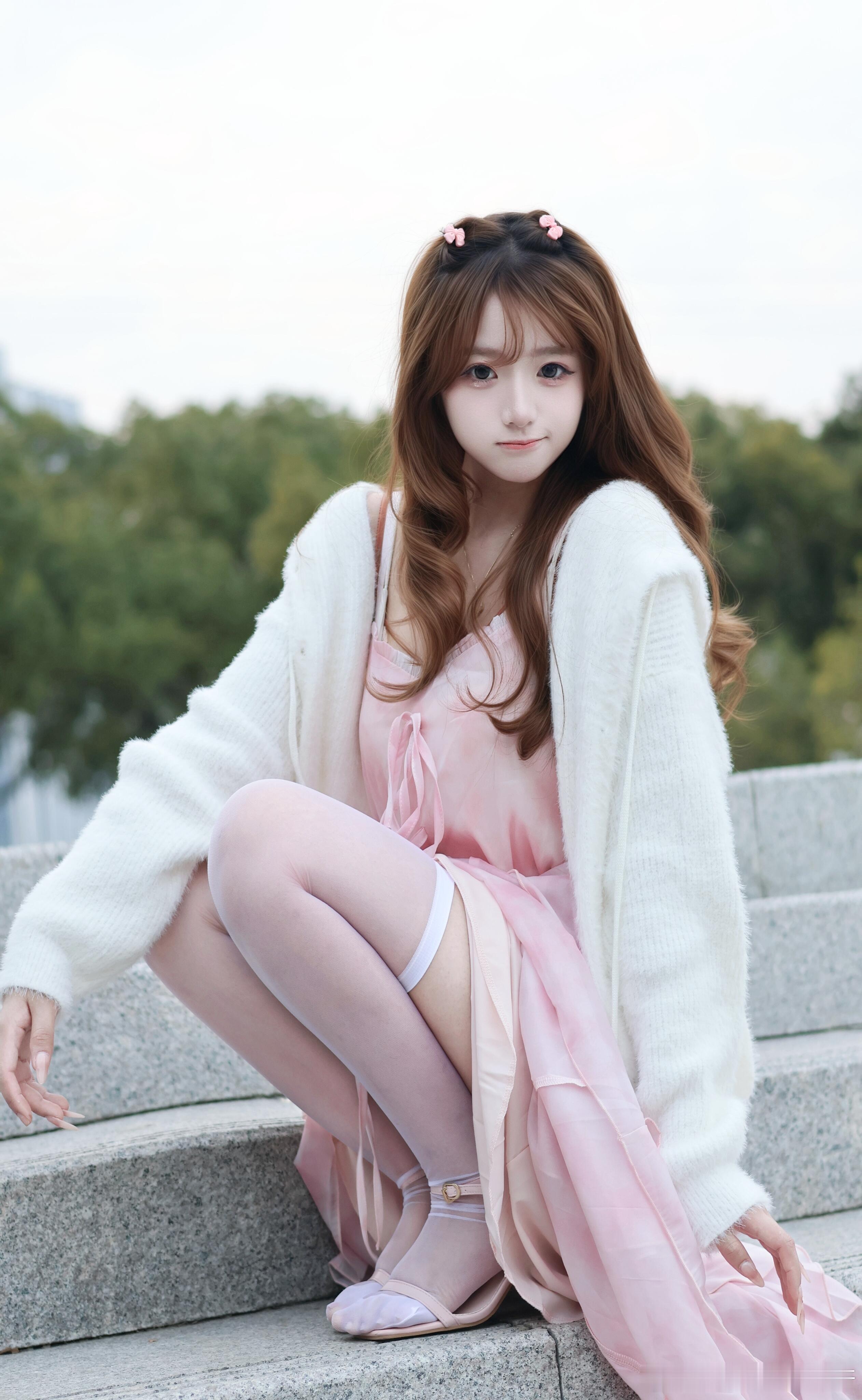 粉色系带可爱怎么能不穿丝袜呢~