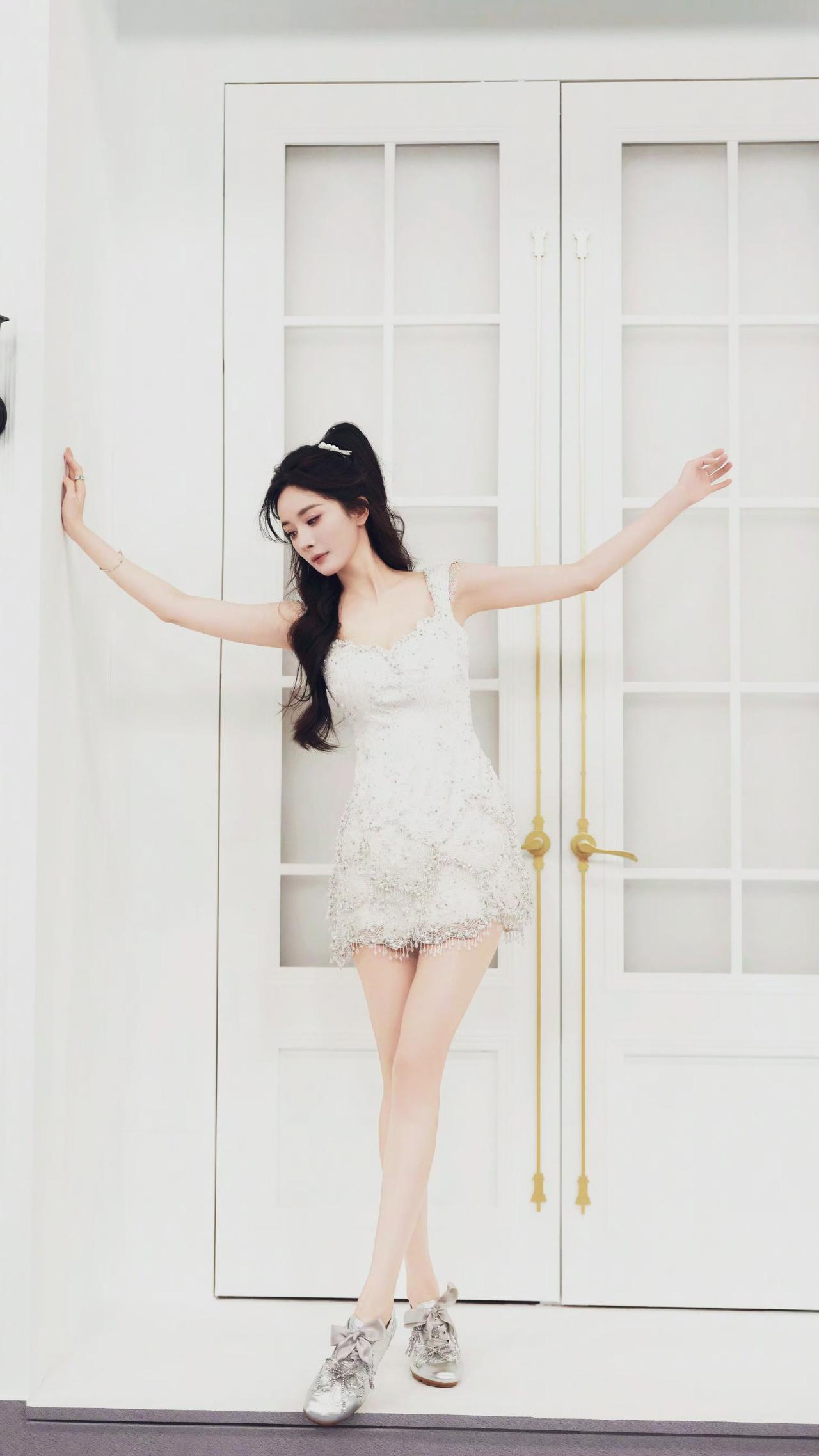 杨幂生活照也很魅力，难得啊，赶紧下载收藏吧！杨幂杨幂美照美女人像群