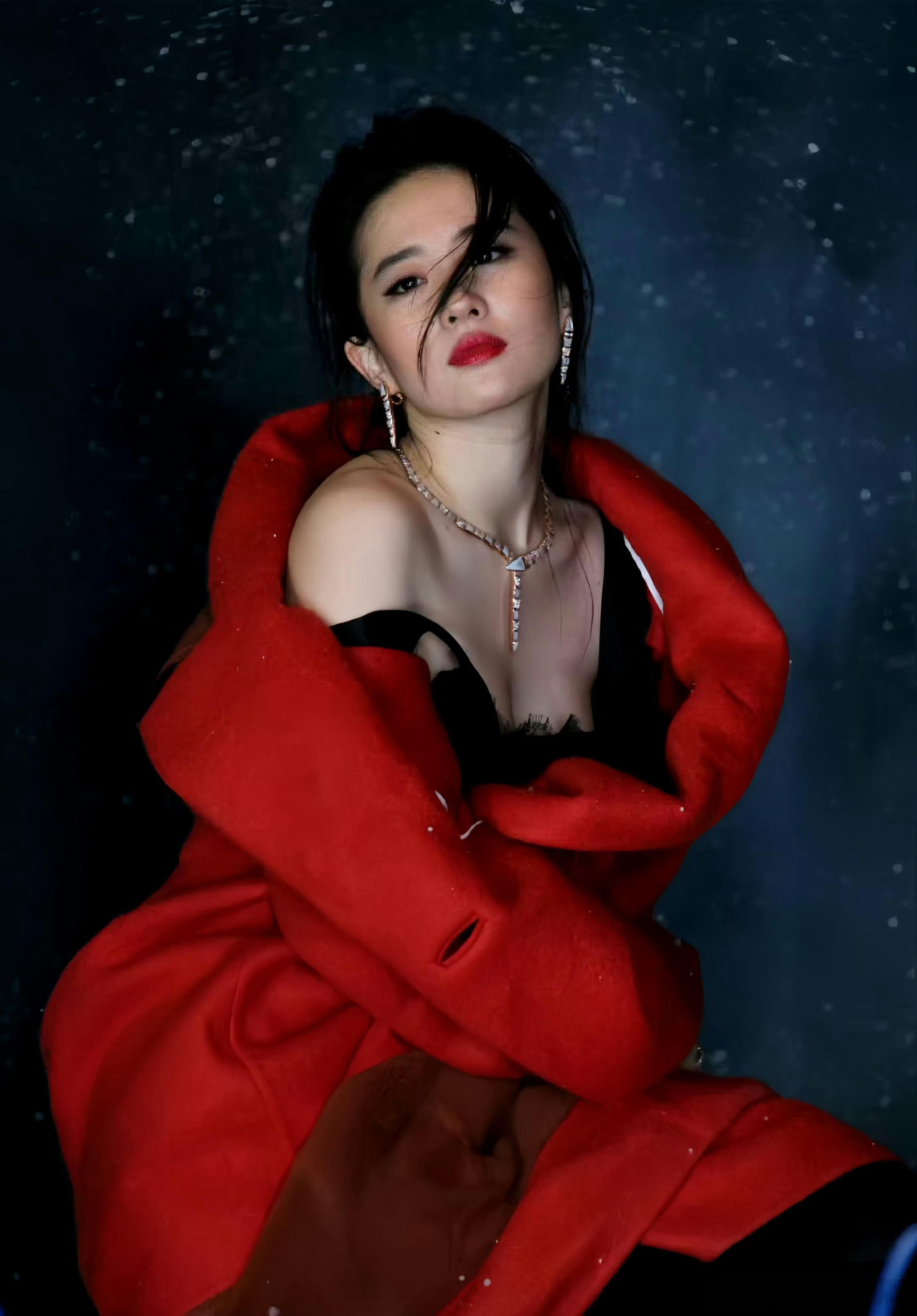 刘亦菲新大片曝光，冷艳与柔媚完美融合，这组大片究竟有多惊艳？一起来看看吧！在这组