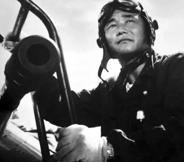 1965年，飞行员高长吉无视毛主席禁令，直接击落一架闯入我国的敌方侦察机，谁料，