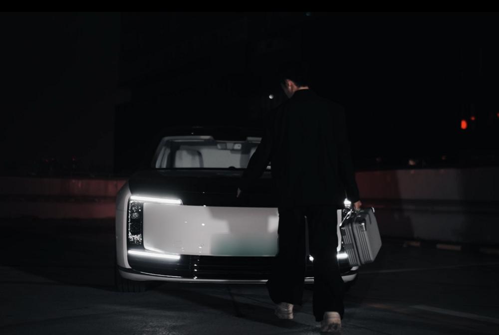 相亲对象的车，指哪控哪解尴尬坐相亲对象开的尊界S800，怎么开车门可是高光亮点