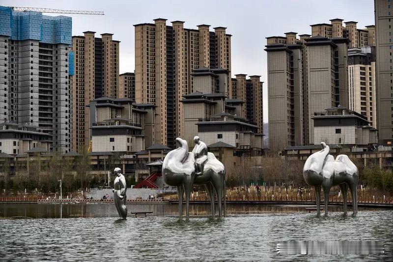 西宁楼市现在还是挺硬气的。放眼全国那么多城市里面，西宁楼市算是最硬气的几个城市