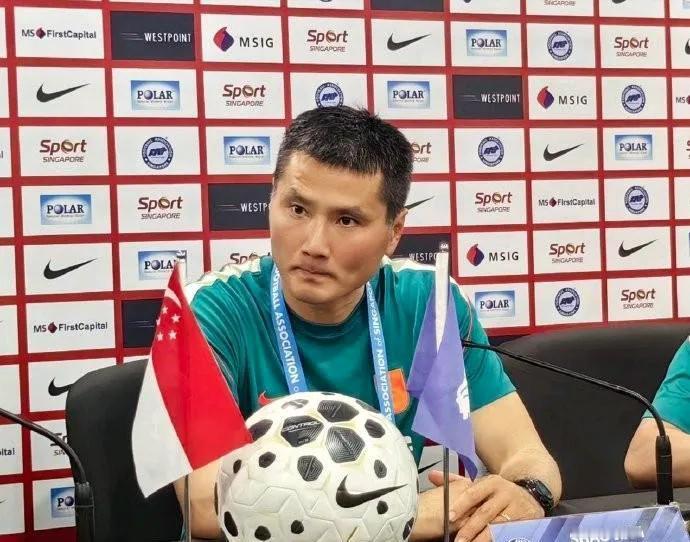 国足主帅邵佳一无奈坦言，泰国队已经今非昔比，以前可以轻松战胜他们但现在占不到便宜