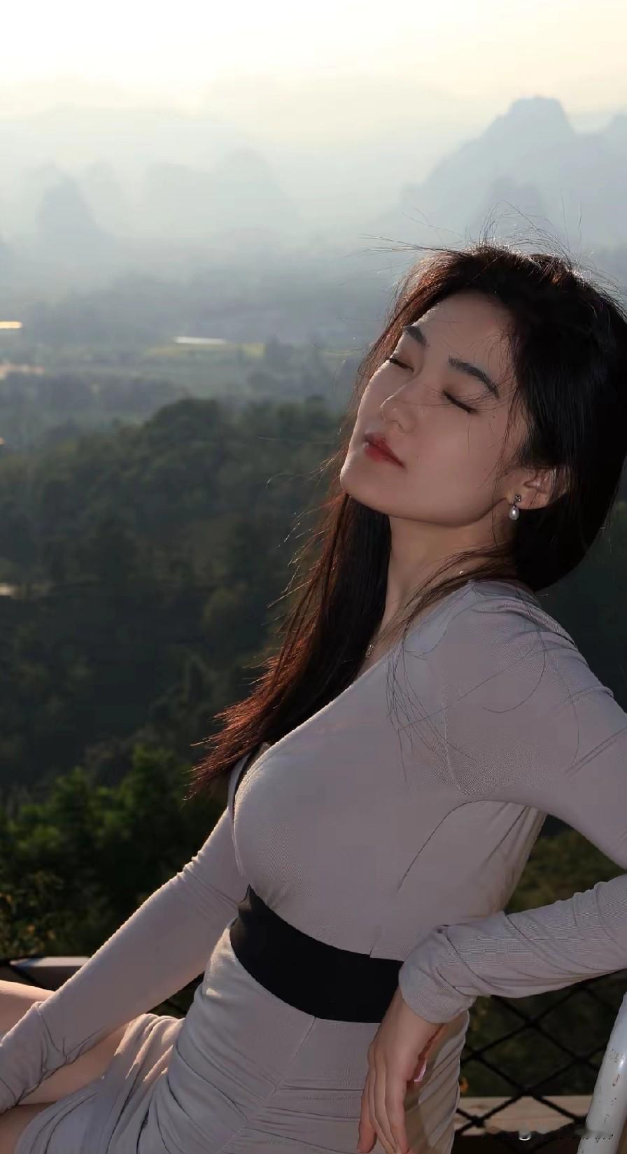 山外青山楼外楼，江山如画人如仙。