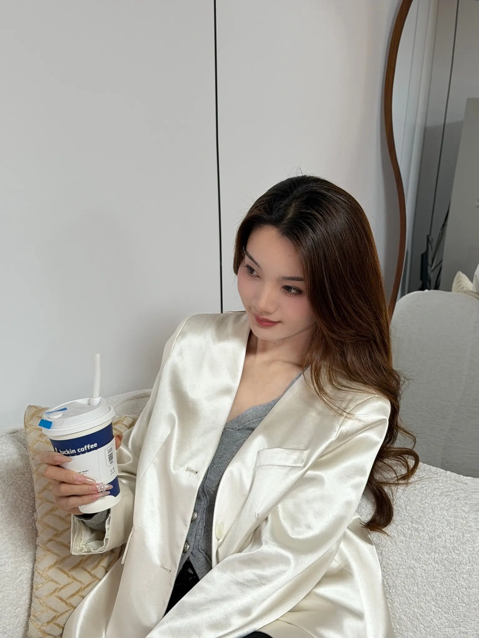 然而我如此富足 有树可倚 有花可看 有事可做 有人可爱 天地不言不语万...