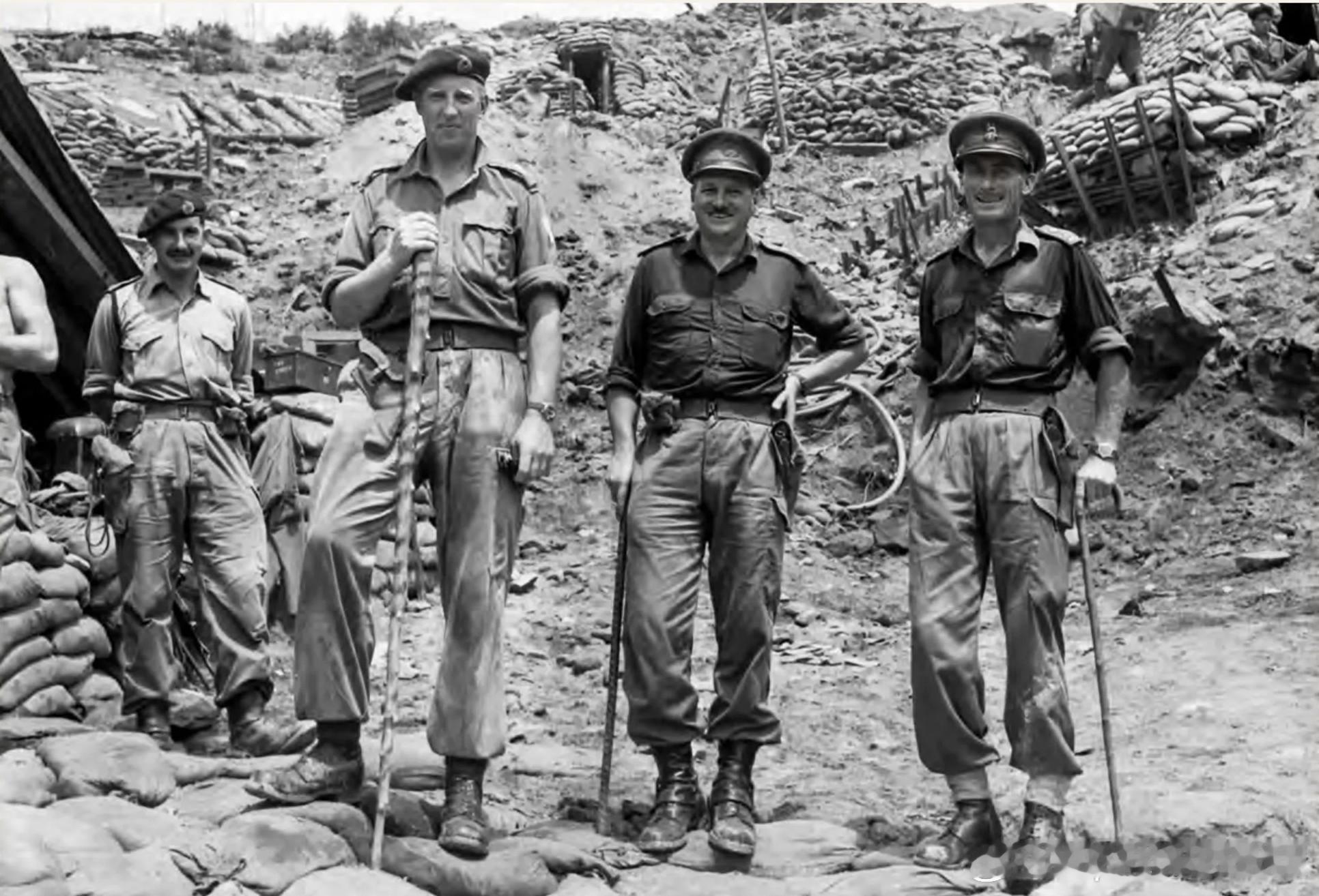 1953年7月英军准将DouglasKendrew、少将MikeWest、中