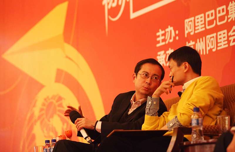 吴泳铭上任后这波改革的动作，其实早就在阿里内部传开了。先看最直观的人员调整，过去阿里很多业务线的冗余