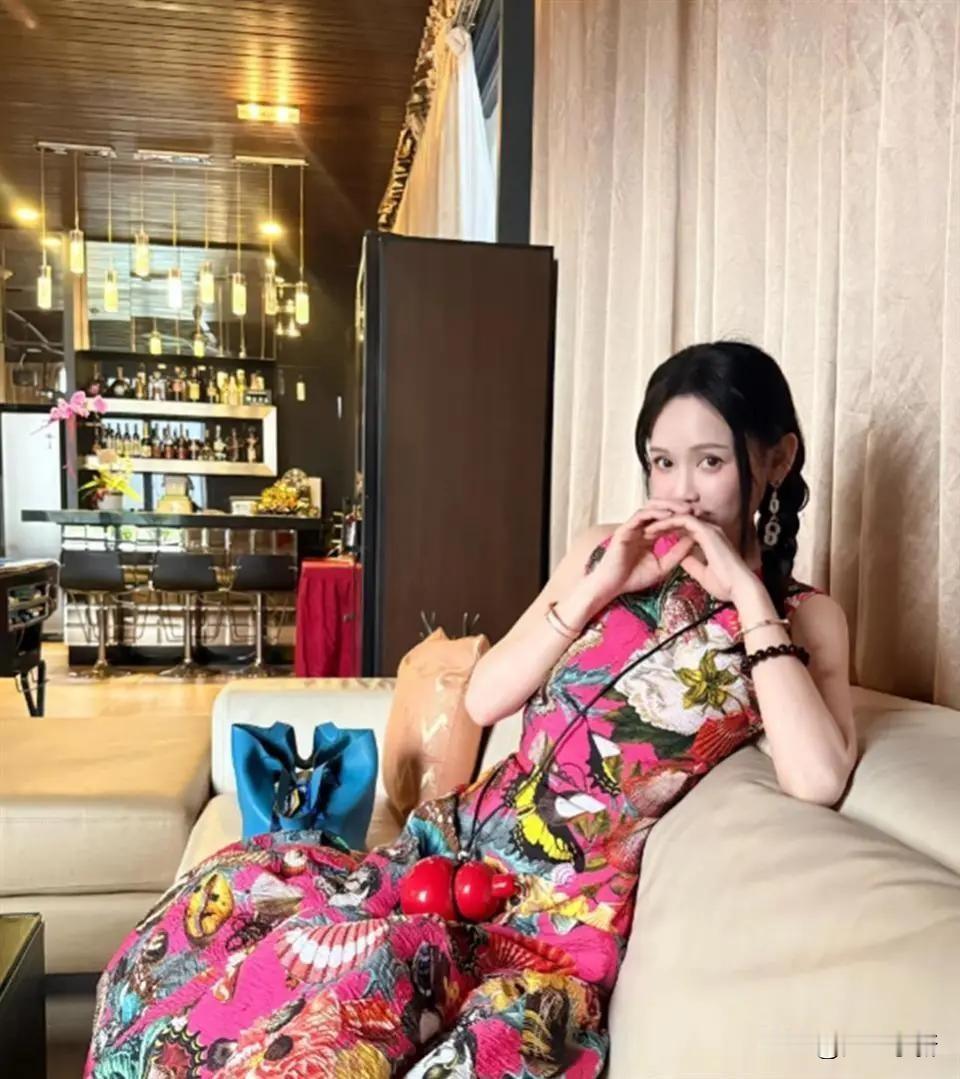 朋友们，快来看陈乔恩的新年照！这状态也太绝了，谁能看出她今年已46了？大年初