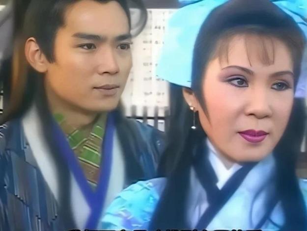 1998年,焦恩俊怕赔偿1000万的违约金,只好硬着头皮和看似60岁的西门大妈,