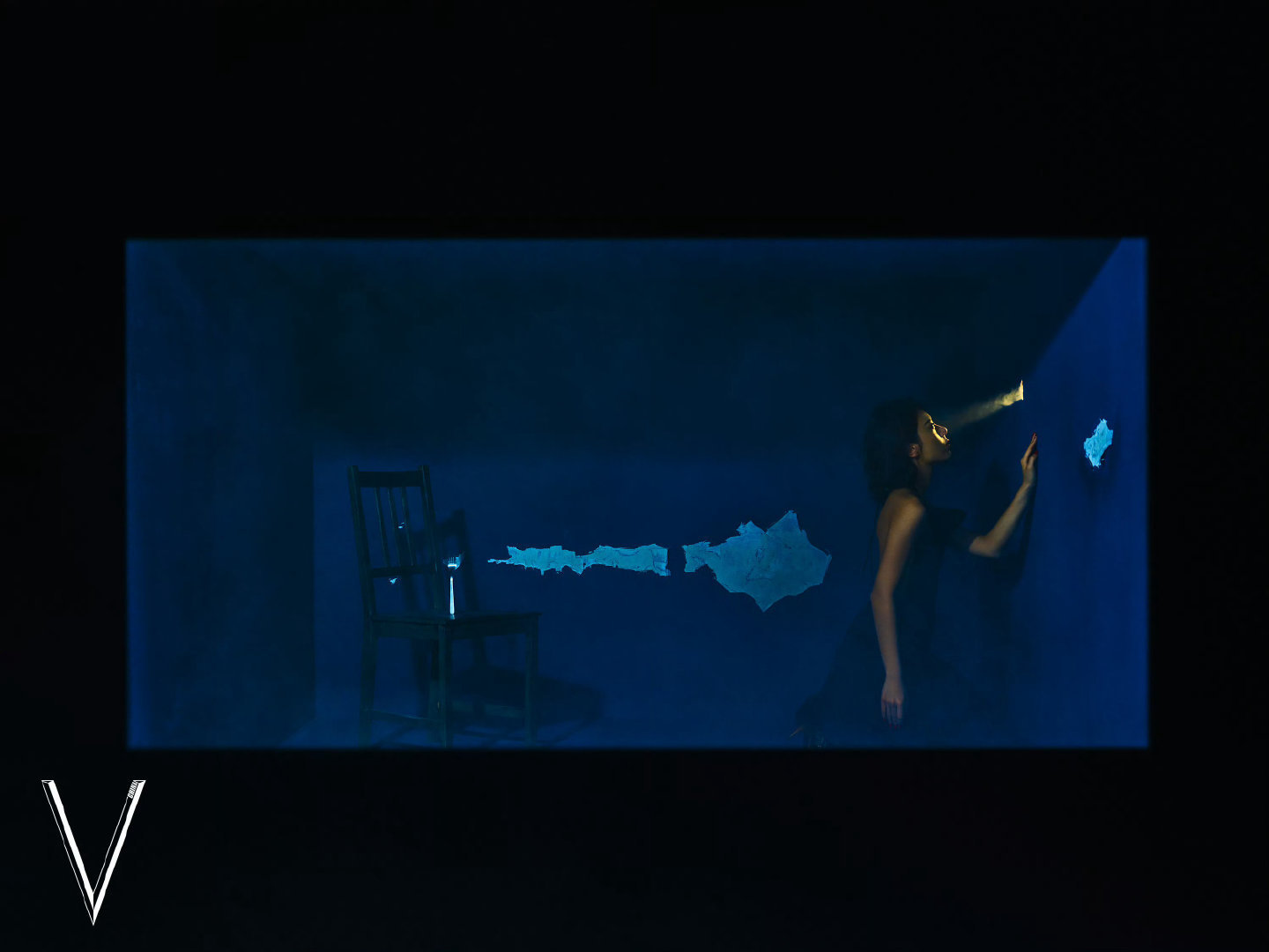 赵今麦xV中文版二月刊封面释出，身穿MiuMiu2026春夏系列，解