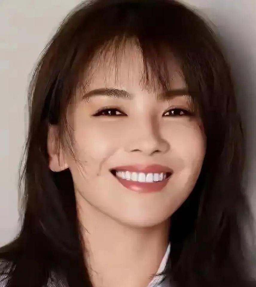 她替前夫还了3870万，法院一纸裁定又砸下来4942万。董璇的债，这辈子还不完