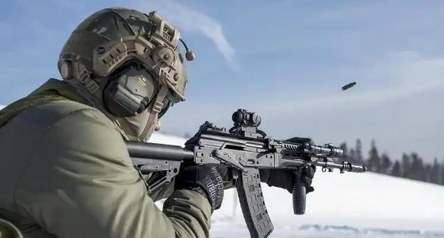 俄乌战争证明，现代突击步枪根本就不需要远射程，100米以上几乎就没有开火机会俄